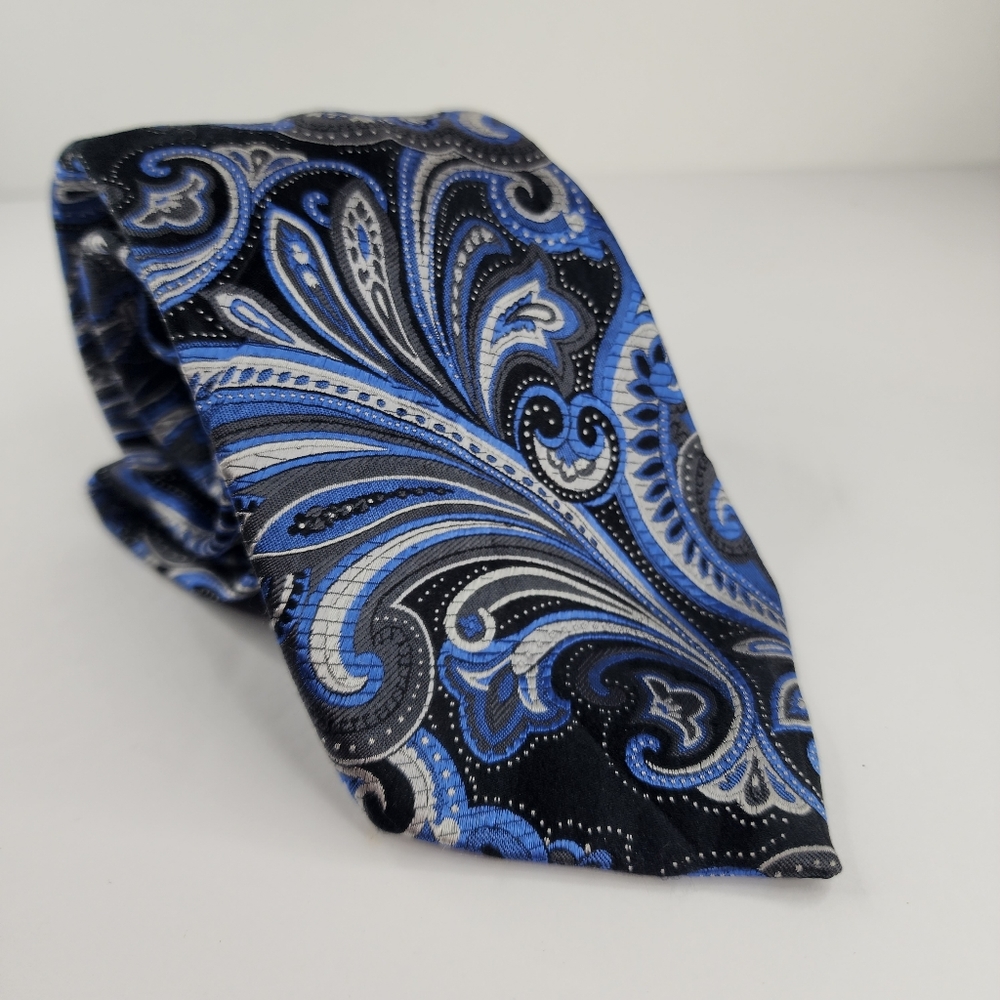 COUNTESS MARA Blue Paisley Silk Tie.